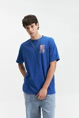 Remera azul con estampa en la espalda con la leyenda "West Ocean City Since 1976 Worldtour" y lista de fechas de la gira.