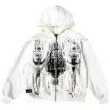 Campera color crema de felpa con cierre metálico y fit cuadrado. Estampado con diseño de criaturas biomecánicas en el frente.