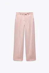 Pantalón de vestir rosado, de tiro alto y pierna ancha.