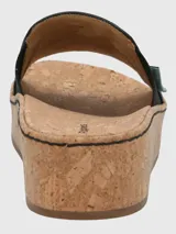 Sandalia de mujer color negro con plataforma de corcho.