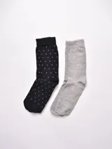 Pack de dos pares de medias de hombre, uno negro con pequeños lunares blancos y otro gris liso.