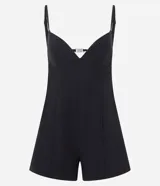 Enterito corto ajustado de sastrería color negro, con escote en V pronunciado y breteles finos. Presenta un detalle con hebilla en la espalda.