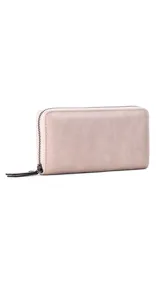 Billetera larga color rosa de símil cuero, con cierre alrededor y múltiples compartimentos internos.
