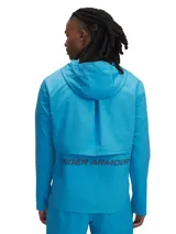 Campera deportiva Under Armour Launch Hooded Jacket, color gris azulado, con cierre frontal completo, capucha y logo en el pecho.