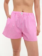 Short de popelina rayada en blanco y negro, con cintura elastizada y bolsillos laterales.