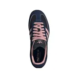 Zapatillas Adidas Samba OG color azul marino con detalles en rosa, incluyendo las tres tiras laterales, los cordones y el interior.