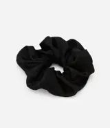 Colita para el pelo grande de poliéster satinado color negro.