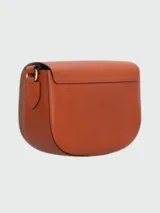 Bandolera Longchamp modelo Épure, color verde oliva, con correa de tela ajustable y cierre con botón a presión.