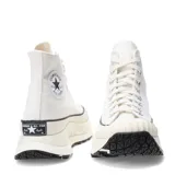 Championes de caña alta Converse Chuck 70 AT CX, color blanco con detalles en negro y suela chunky.