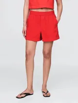 Short de jean rojo con cintura elastizada.