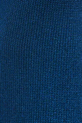 Vestido largo de jersey con hilo lurex azul, escote bote y abertura lateral.