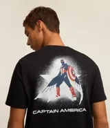 Remera negra de algodón con estampa del Capitán América en la espalda y la inscripción "Captain America" en blanco.