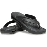 Ojotas Crocs InMotion Flip negras con plantilla de espuma LiteRide™ y tecnología Free Feel Technology™.