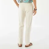 Pantalón chino recto color blanco crudo, con cordón ajustable en la cintura y bolsillos laterales.