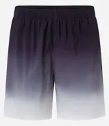 Bermuda deportiva masculina con cintura elástica, cordón interno de ajuste y forro de malla. Diseño con cuadros difuminados en degrade de gris oscuro a blanco.