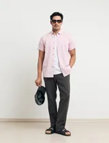 Camisa de manga corta color azul con textura.