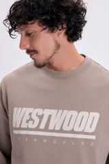 Buzo deportivo color visón, corte oversize, con estampa frontal de la marca 'Westwood' y la ciudad de 'Los Angeles'.