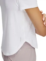 Remera blanca de mangas cortas para running, con tejido que aleja el calor de la piel.