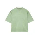 Remera verde de corte oversize con estampado amarillo en la espalda con la leyenda "venefoproject".