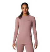 Remera de primera capa color lila, ideal para actividades al aire libre, con ajuste ergonómico y tecnología de absorción de humedad.