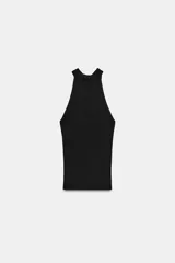 Musculosa negra de punto con cuello halter y espalda descubierta con lazo.