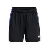Short deportivo Under Armour Challenger Knit negro con logo blanco en la pierna izquierda.
