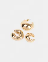 Set de tres aros dorados: dos earcuff a presión y una argolla gruesa con cierre a presión.