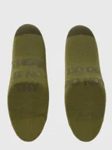 Calcetines verdes con diseño de Yoda y la frase "Do or do not. There is no try." en la planta del pie.