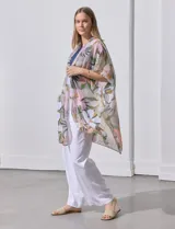 Kimono Barrington de modal con estampado de flores.