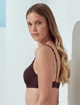 Soutien de lycra color rosa, con aro y copa preformada. Breteles fijos regulables.