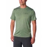 Remera deportiva Columbia Hike Crew color borgoña, de corte clásico y manga corta, con logo estampado en el pecho. Confeccionada en poliéster con tecnología Omni-Wick para absorción de la humedad y control de olores.