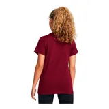Remera deportiva Under Armour color fucsia con logo blanco estampado en el frente.