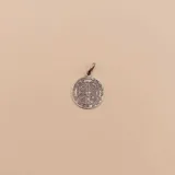 Dije medalla redonda de San Benito en plata 925.