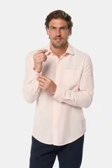 Camisa de lino blanca de manga larga, con bolsillo en el pecho con logo bordado y botones personalizados.