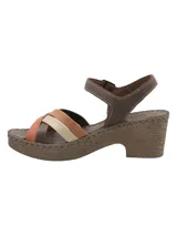 Sandalias con plataforma RKF modelo Dalia, color verde, con tiras cruzadas en tonos verde, beige y celeste.