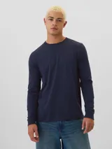 Remera de manga larga con cuello redondo, confeccionada en tejido de punto.