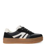 Championes urbanos Miss Carol modelo Delfi, color beige con suela blanca.