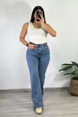 Pantalón de jean Oxford de tiro alto, color celeste claro.