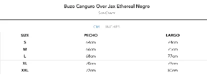 Buzo canguro negro con capucha, de corte oversize y estética lavada. Presenta un bolsillo tipo canguro y puños con orificio para el pulgar. Estampado con texto en el lateral izquierdo.