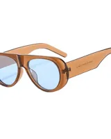 Anteojos de sol color marrón con lentes azules, diseño moderno y unisex.