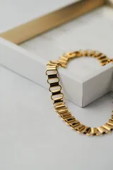 Gargantilla de acero quirúrgico con baño de oro de 18k, diseño geométrico de 40 cm.