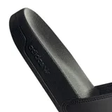 Ojotas de diseño minimalista en color negro, con logo destacado en la parte frontal.