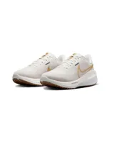 Championes de running Nike Air Zoom Vomero 17, color blanco hueso con logo dorado.
