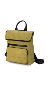 Mochila de nylon capitoneada color verde oliva con bolsillo principal con cierre, dos bolsillos frontales con cierre, asa de mano y correas ajustables para los hombros.