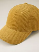 Gorra de béisbol azul de pana con visera curva y orificios de ventilación bordados.