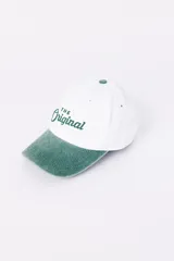 Gorra de béisbol blanca con visera verde y bordado frontal con la frase "The Original" en verde.