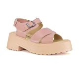 Sandalias de plataforma color rosa con tiras cruzadas y hebilla ajustable en el tobillo.