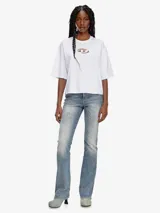 Camiseta oversize blanca de algodón orgánico con logo Diesel ovalado cortado a láser y bordado en el pecho.