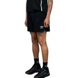 Short deportivo negro de Umbro, con corte recto y logo Umbro en blanco en la pierna izquierda.
