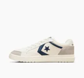 Championes urbanos Converse Pro Blaze, color crema con detalles en azul marino y gris.